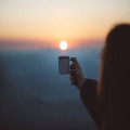 Waarom koffie beter smaakt uit je favoriete mok