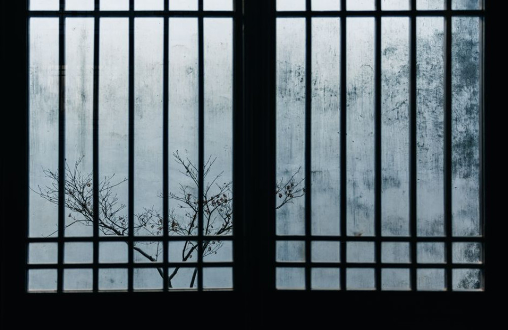 Hoe voorkom je condens op dubbel glas in een slaapkamer van 12 m2 in november 2026