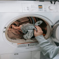 Waarom gaat mijn wasmachine stinken en wat kan ik er tegen doen?