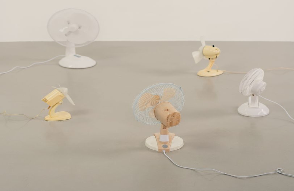 Helpt een ventilator met een bak ijs ervoor echt om een kamer te koelen bij 30 graden